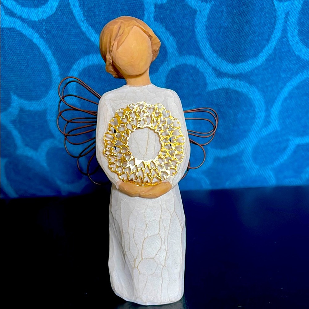 Willow tree Angel Figurine with Gold heart Wreath “sweetheart” 2014
